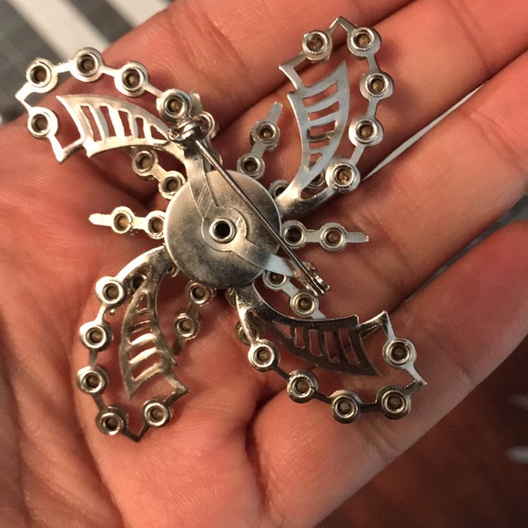 ✨ Host Pick ✨ Vintage silver tone rhinestone brooch ❤️ - Picture 4 of 6